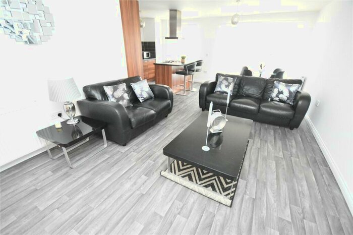 2 Bedroom Flat To Rent In Charlotte Street, St Andrews Square, City Centre, Aberdeen, AB25