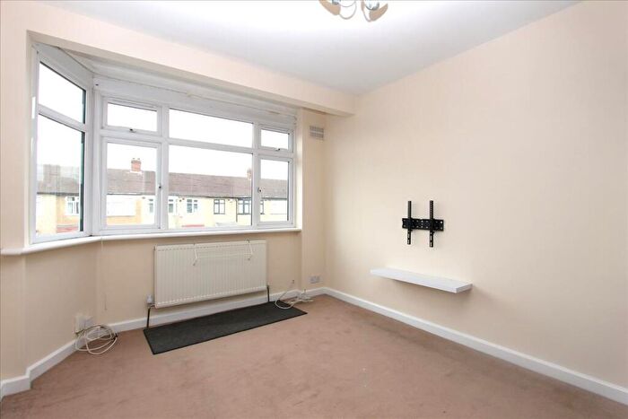 1 Bedroom Flat To Rent In Sterling Avenue, Broxbourne, EN8