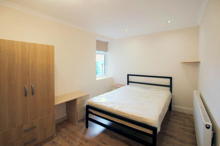 Studio To Rent In Barnett Street, Whitechapel, London, E1