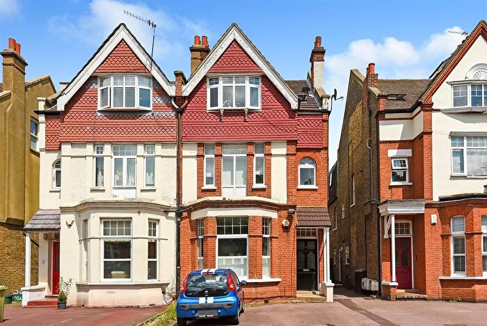 2 Bedroom Flat To Rent In Queen Anne Avenue, Bromley, BR2