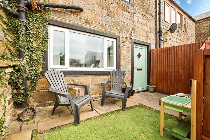 2 Bedroom Terraced House For Sale In South Cliffe, Holmfield, Halifax, HX2