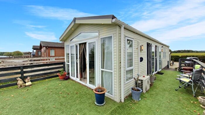 2 Bedroom Park Home For Sale In Windsurf Bank, Tallington Lakes, Tallington, PE9