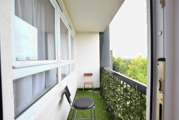 2 Bedroom Apartment To Rent In Haynes Park Court, Slewins Close, Hornchurch, Essex, RM11