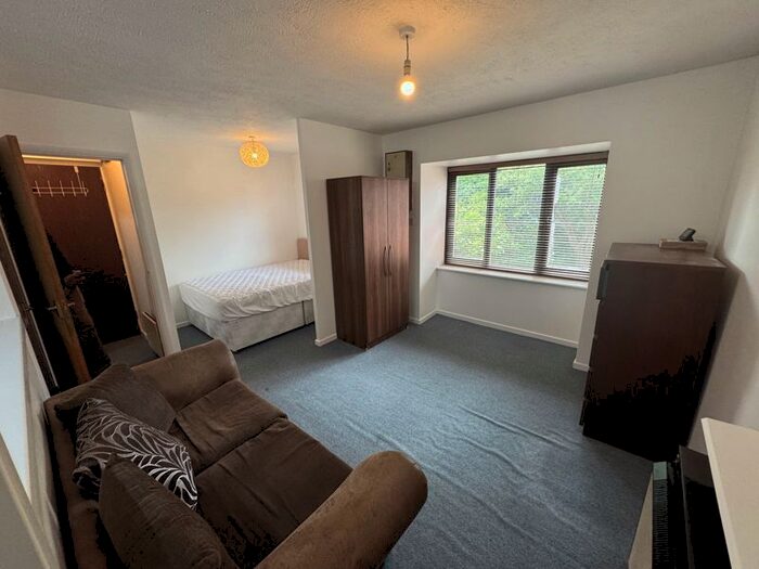 Studio To Rent In Tasker Close, Harlington, Hayes, UB3