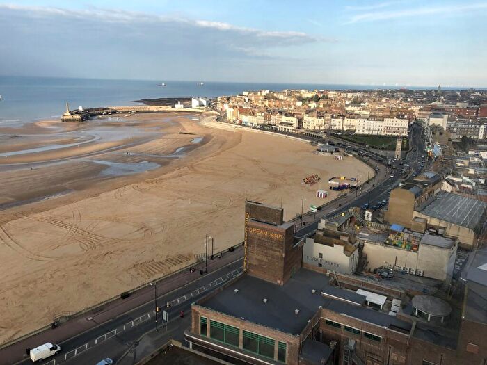 2 Bedroom Flat To Rent In All Saints Avenue, Margate, CT9