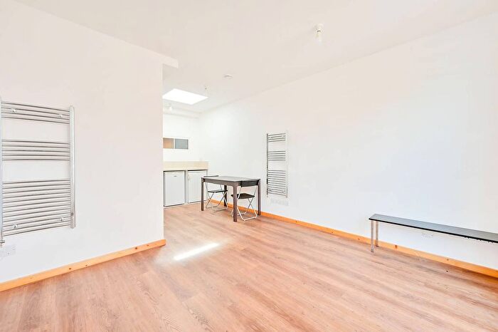 1 Bedroom Flat To Rent In Gunnersbury Lane, Gunnersbury, London, W3