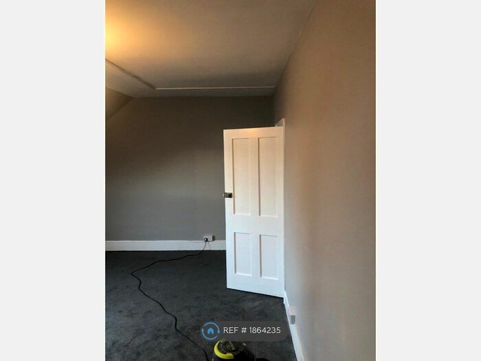 1 Bedroom Flat To Rent In Chalk Hill, Watford, WD19