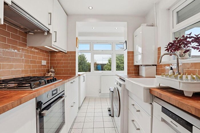 2 Bedroom Flat For Sale In Meadowview Road, Catford, SE6