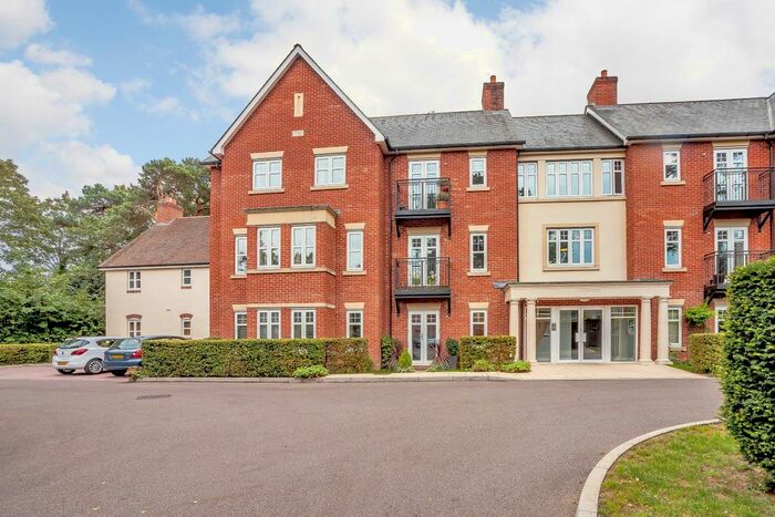 2 Bedroom Flat To Rent In Sycamore Road, Farnborough, GU14