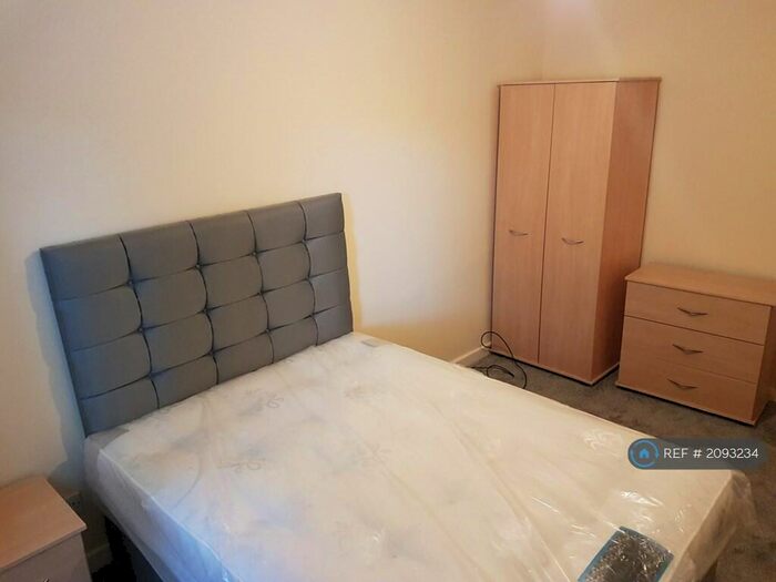 2 Bedroom Flat To Rent In Withington Road, Manchester, M16