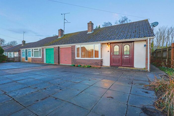 3 Bedroom Semi-Detached Bungalow For Sale In Westminster Drive, Spalding, PE11