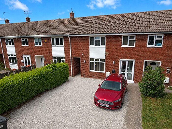 4 Bedroom Terraced House For Sale In Grove Road, Houghton Regis, Dunstable, Bedfordshire, LU5