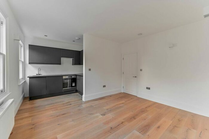 3 Bedroom Flat To Rent In Waldegrave Road, London, Crystal Palace, London, SE19