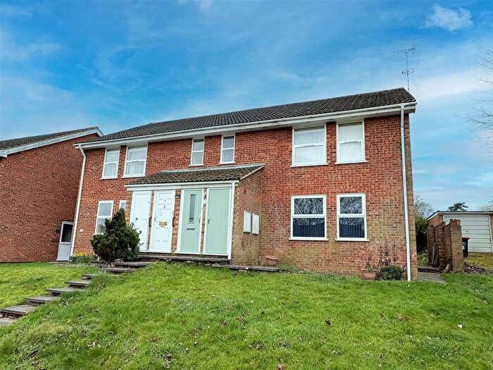 2 Bedroom Maisonette To Rent In Delamere Gardens, Linslade, LU7