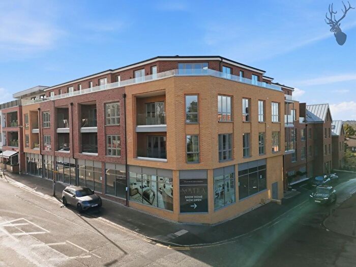 2 Bedroom Flat To Rent In Novella, Chigwell, IG7