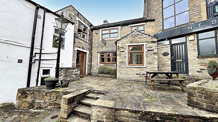 4 Bedroom Cottage To Rent In North Road, Kirkburton, Huddersfield, HD8