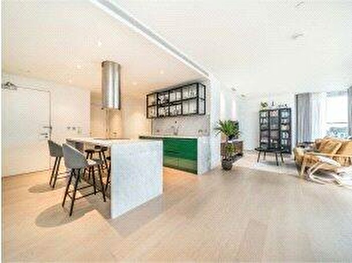 2 Bedroom Apartment To Rent In Hobart Building, Wards Place, E14