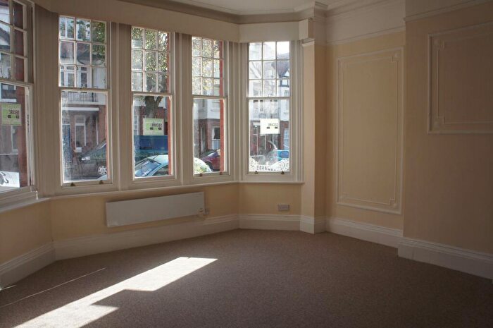 Studio To Rent In York Avenue -, P10
