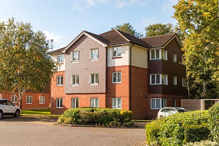 2 Bedroom Flat For Sale In Three Bridges Road, Elmcroft Court, RH10