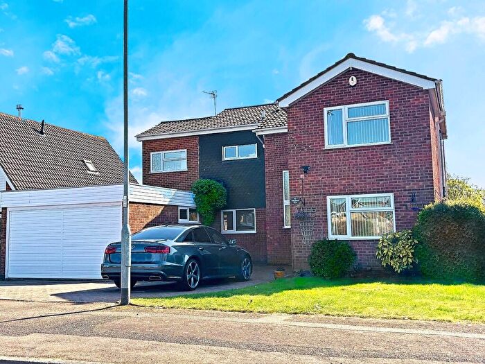 5 Bedroom Detached House For Sale In Maidwell Close, Wigston, LE18