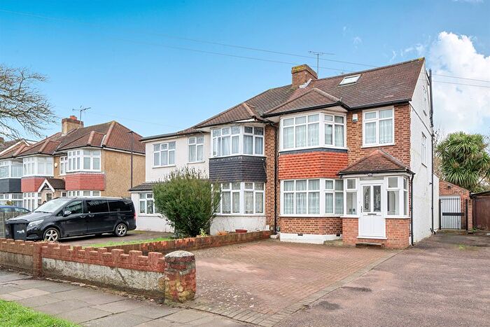 4 Bedroom Semi Detached House For Sale In Willow Road, Enfield, EN1