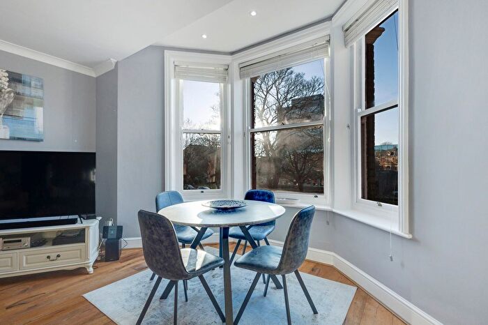 2 Bedroom Flat For Sale In Castle Hill Avenue, Folkestone, CT20