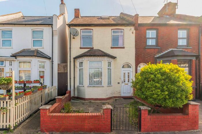 2 Bedroom Flat To Rent In South Lane, New Malden, KT3