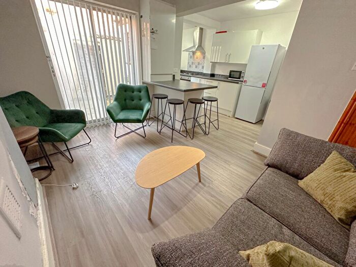 1 Bedroom House To Rent In Clapham Road (Room ), L4