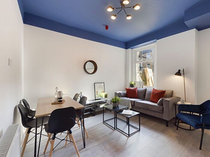 2 Bedroom Flat To Rent In Ruskin Avenue, Manchester, M14