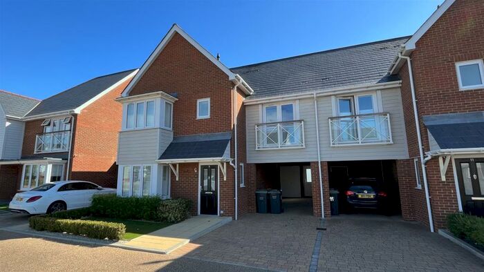 4 Bedroom Semi-Detached House To Rent In Barrow Hill Close, Holborough Lakes, ME6