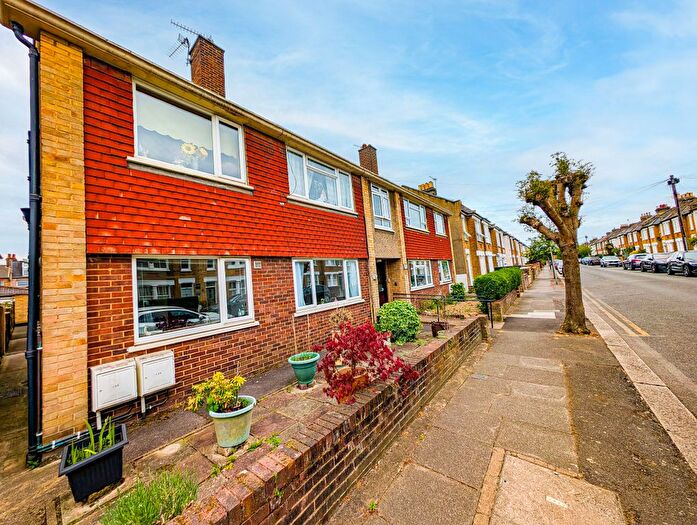 2 Bedroom Flat For Sale In Florence Road, London, SW19