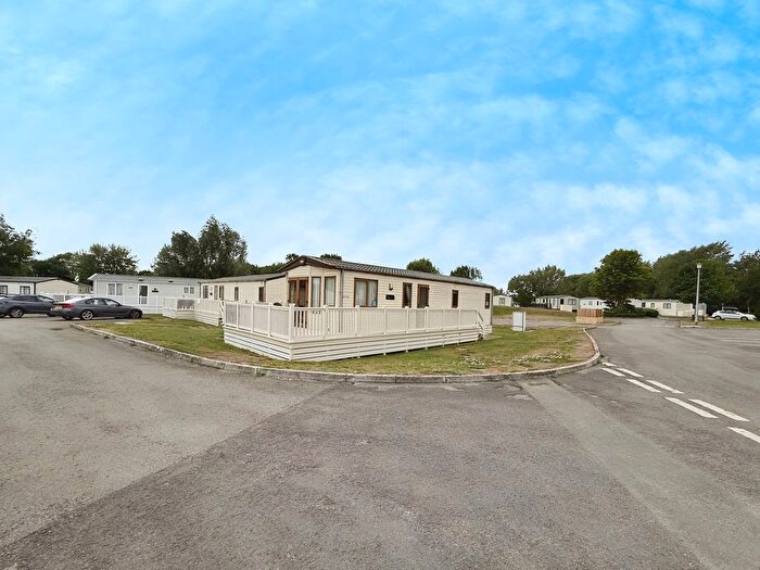 3 Bedroom Detached House For Sale In Mallard Lake, Cirencester, GL7