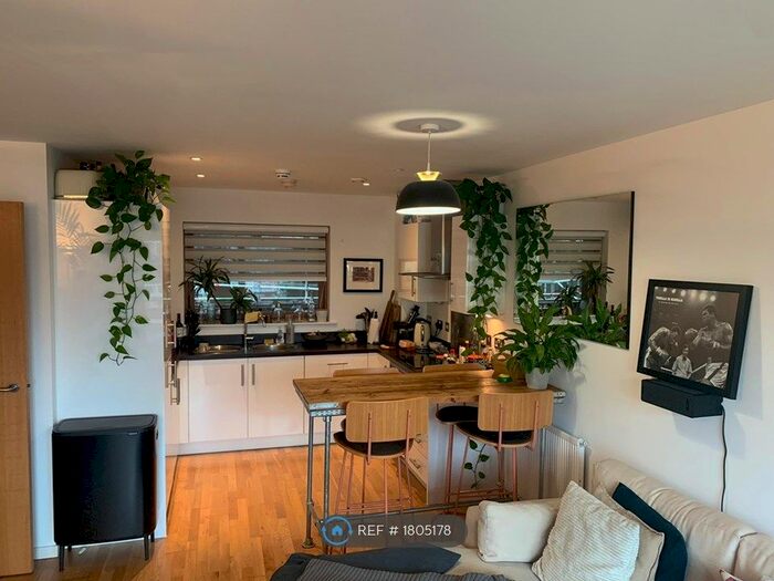 2 Bedroom Flat To Rent In Enid Street, London, SE16