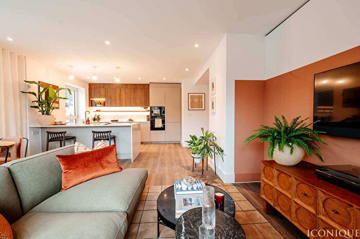 2 Bedroom Flat For Sale In Bow Common Lane, London, E3