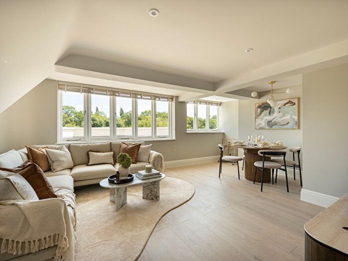 2 Bedroom Flat For Sale In Church Street, Isleworth, TW7