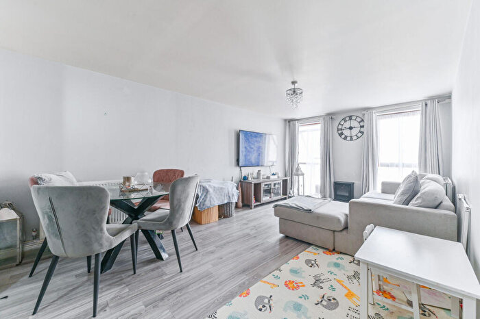 2 Bedroom Flat For Sale In Edison Court, Croydon, CR0