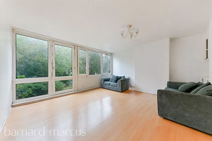 3 Bedroom Flat For Sale In Sherfield Gardens, London, SW15