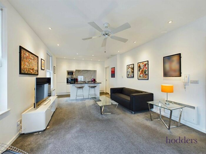 Studio To Rent In Chertsey, Surrey, KT16