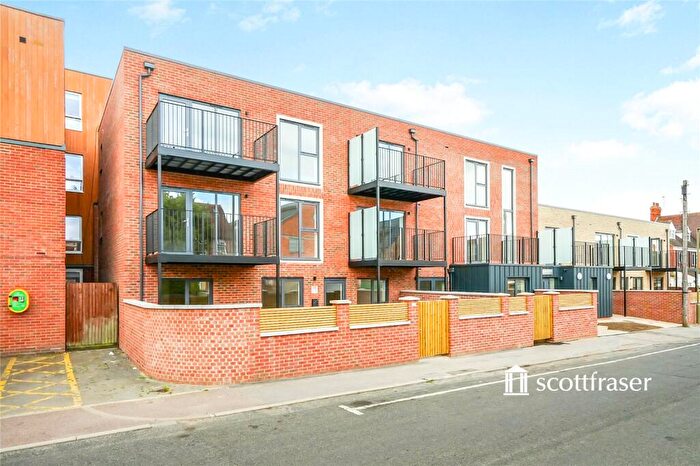 2 Bedroom Flat To Rent In Canterbury Court, Glanville Road, OX4