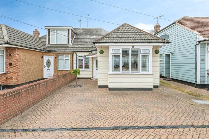 2 Bedroom Bungalow For Sale In Triton Way, Benfleet, SS7