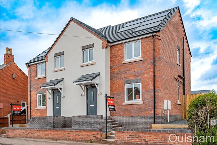 3 Bedroom Semi Detached House For Sale In Barley Mow Lane, Catshill, Bromsgrove, Worcestershire, B61