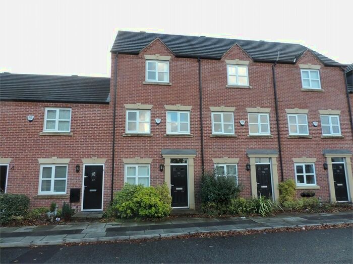 3 Bedroom Town House To Rent In School Street, Radcliffe, Manchester M26