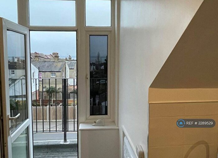 1 Bedroom Flat To Rent In Genesta Road, Westcliff-On-Sea, SS0