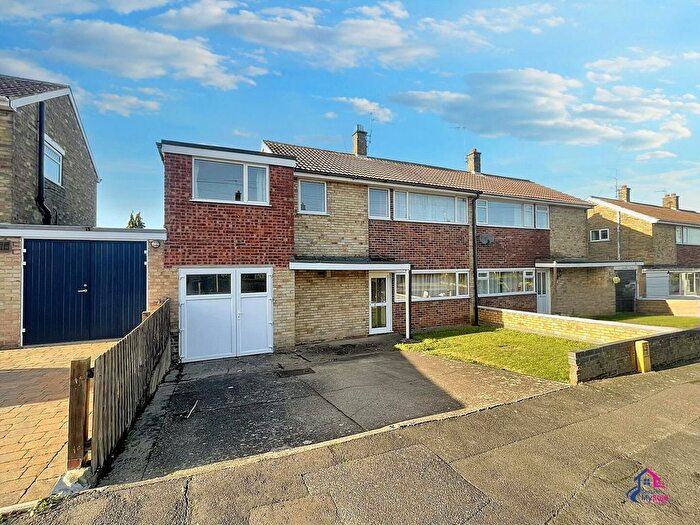 5 Bedroom Semi Detached House For Sale In Lime Grove, Grantham, NG31