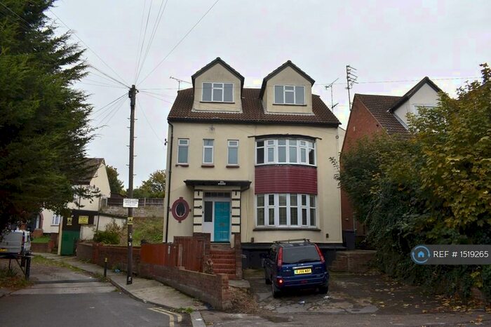 2 Bedroom Flat To Rent In Toledo Road, Southend-On-Sea, SS1