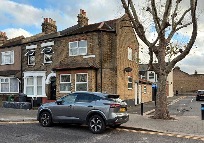 2 Bedroom Flat For Sale In A Harrow Road, Leytonstone, London, E11