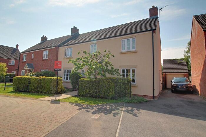 4 Bedroom Semi-Detached House For Sale In O'connor Close, Staunton, Gloucester, GL19