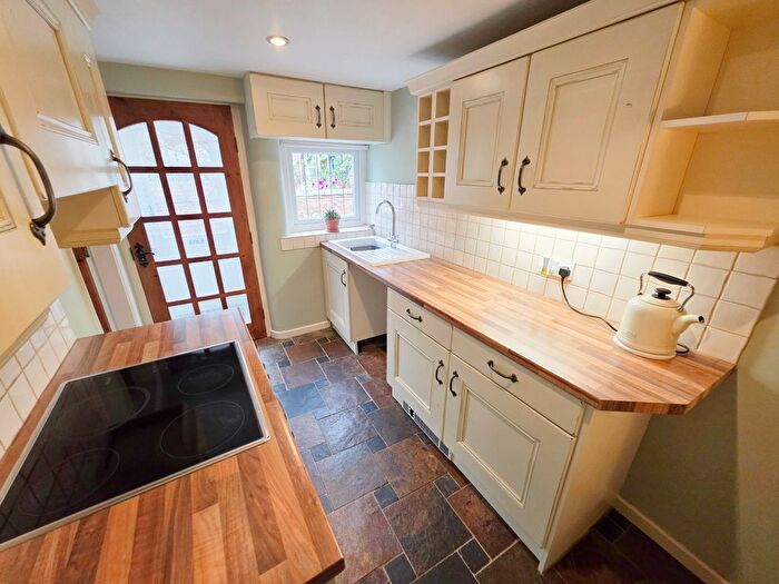 1 Bedroom Semi-Detached House For Sale In North Moor Road, Walkeringham, DN10