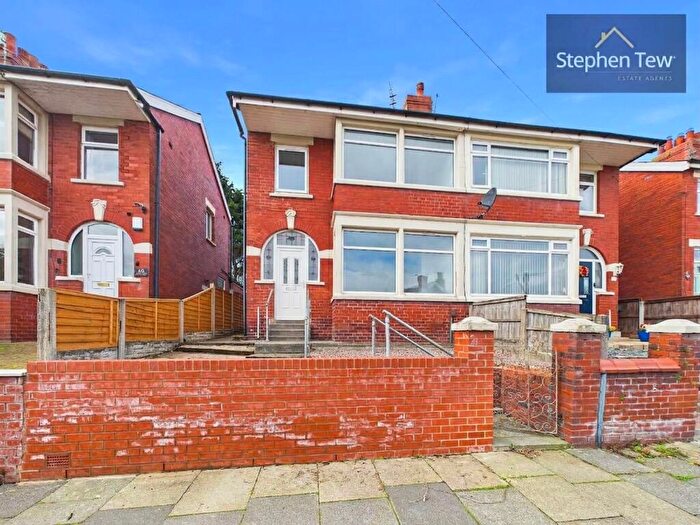 3 Bedroom Semi Detached House To Rent In Birchway Avenue, Blackpool, FY3