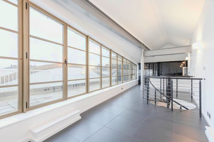 3 Bedroom Flat To Rent In Queen Elizabeth Street, London, SE1